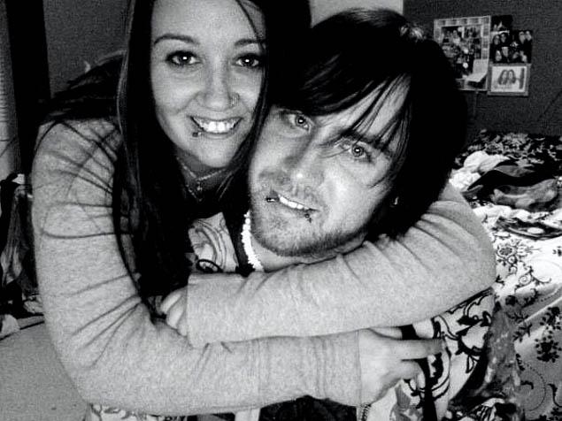 Poginuli &scaron;titeći svoje djevojke od metaka u kinu u Koloradu