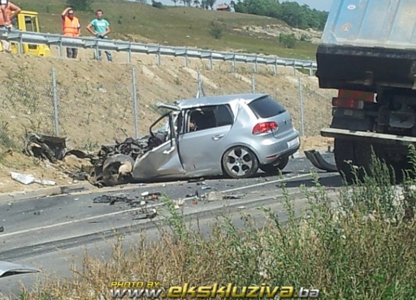 sudar golfa i kamiona sudar golfa i kamiona