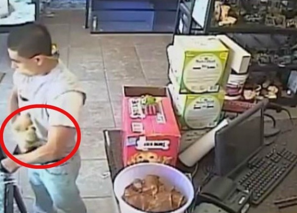 ukrao &scaron;tene i stavio ga u gaće