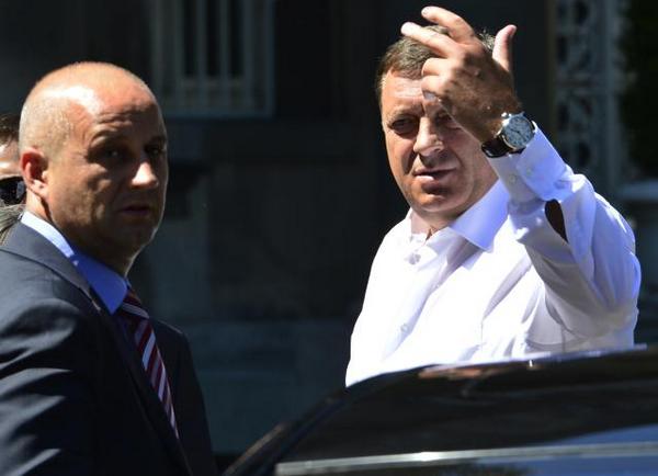 Milorad Dodik pred sastanak s Nikolićem Milorad Dodik pred sastanak s Nikolićem