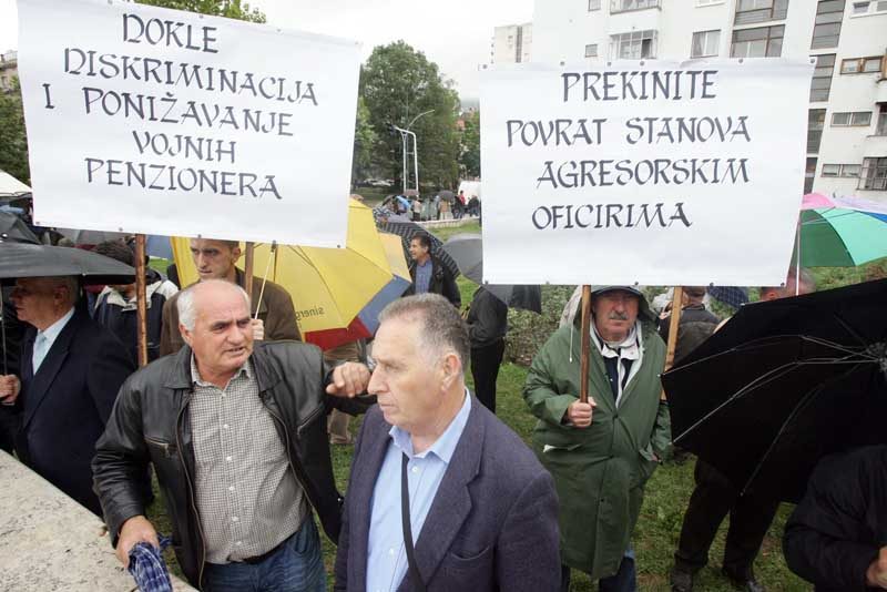 protest vojnih penzionera protest vojnih penzionera