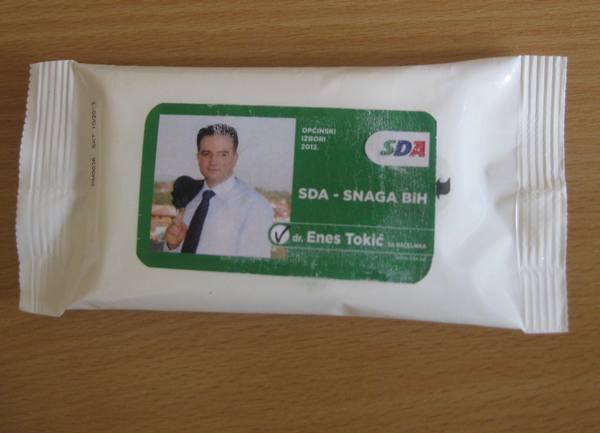 Enes Tokić na vlažnim maramicama