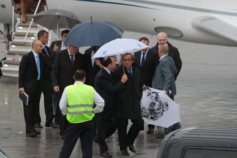 Michel Platini na sarajevskom aerodromu Michel Platini na sarajevskom aerodromu