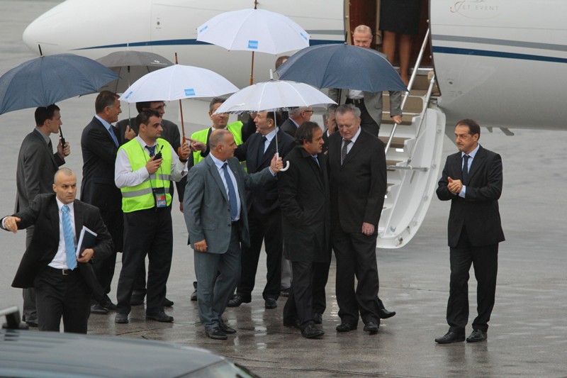 Michel Platini na sarajevskom aerodromu Michel Platini na sarajevskom aerodromu