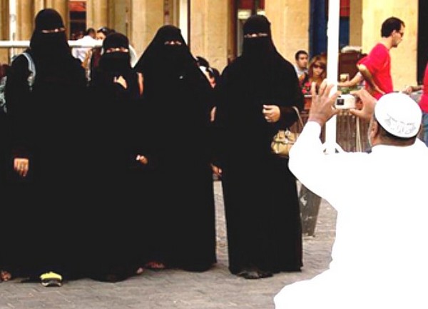 poligamija poligamija