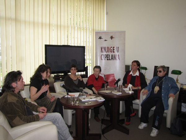 'Knjige u cipelama' 'Knjige u cipelama'