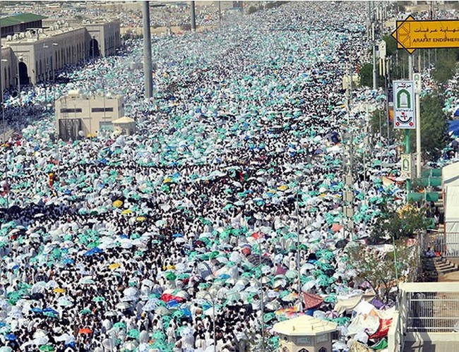 Tri miliona hadžija molilo zajedno Tri miliona hadžija molilo zajedno