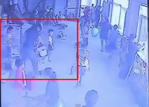 odgajateljica muči dijete