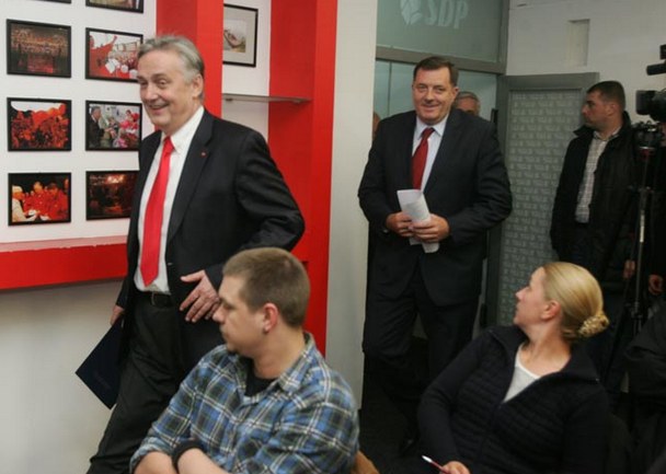 Zlatko Lagumdžija i Milorad Dodik nasmijani/ Foto: DEPO PORTAL