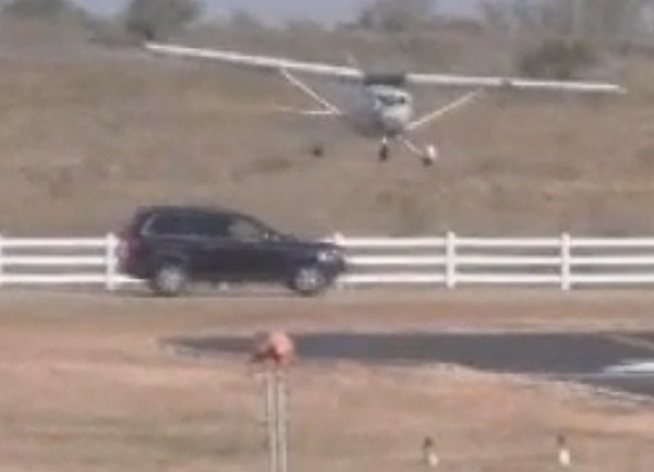 sudar aviona i automobila