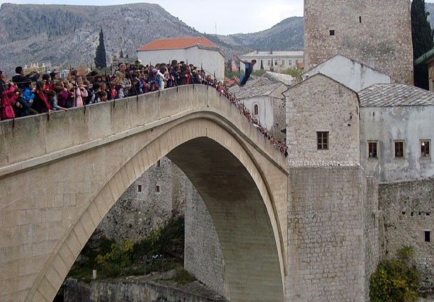 19. godi&scaron;njica ru&scaron;enja starog mosta u mostar