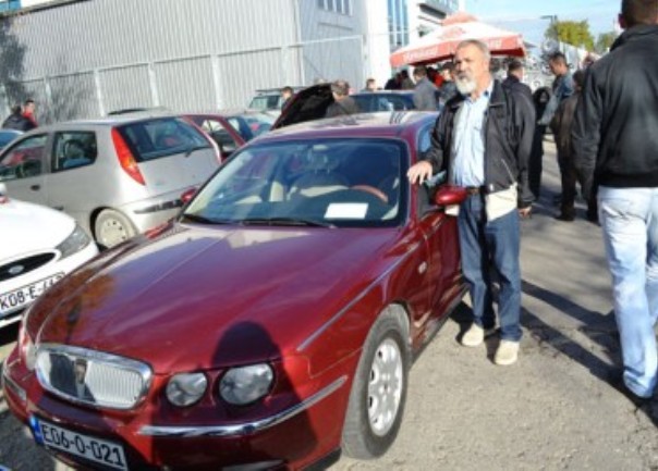 ljubo ugr&scaron;ić kraj svog rovera