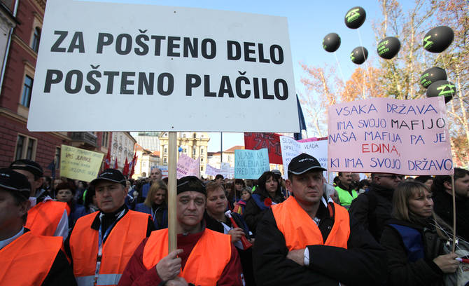 Protesti u Ljubljani, FOTO: Delo Protesti u Ljubljani, FOTO: Delo