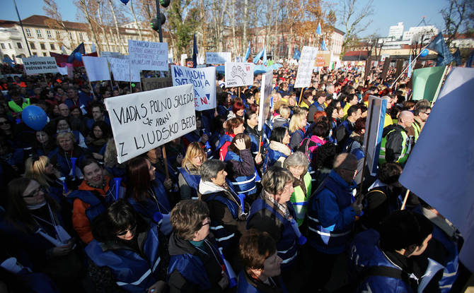 Protesti u Ljubljani, FOTO: Delo Protesti u Ljubljani, FOTO: Delo