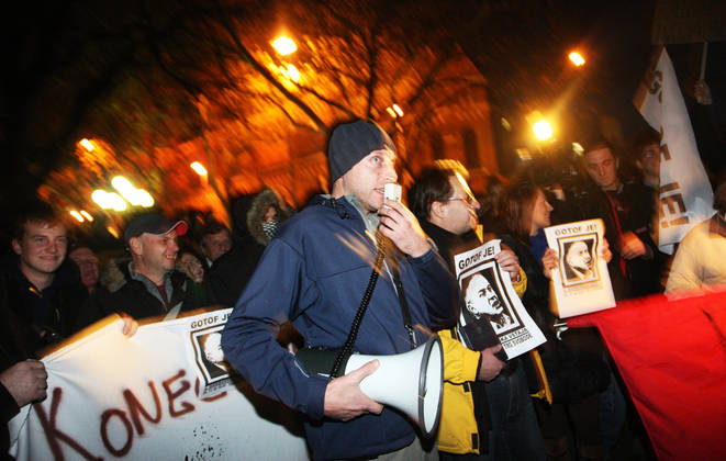 Neredi u Mariboru, foto: DELO Neredi u Mariboru, foto: DELO