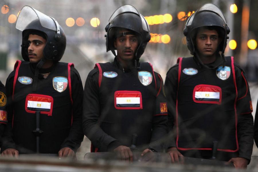 Sukobi ispred predsjedničke palate u Kairu, Mursi pobjegao Sukobi ispred predsjedničke palate u Kairu, Mursi pobjegao