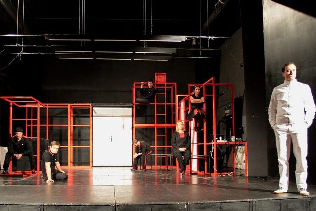 predstava 'Samo nek ne puca' predstava 'Samo nek ne puca'