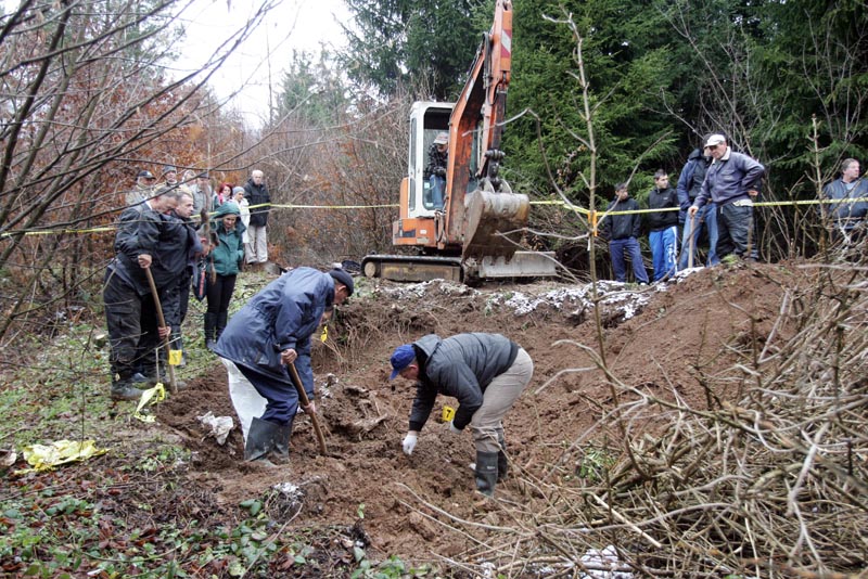 EKSHUMACIJA NA LOKALITETU MIŠEVIĆI, NA PODRUČJU HADŽIĆA EKSHUMACIJA NA LOKALITETU MIŠEVIĆI, NA PODRUČJU HADŽIĆA