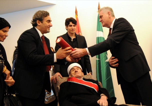 Tomislav Nikolić uručio Sretenjski orden prvog reda beogradskom muftiji Hamdiji ef. Jusufspahiću