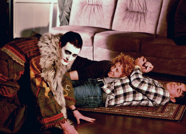 Plati koliko mozes East West Plati koliko mozes East West