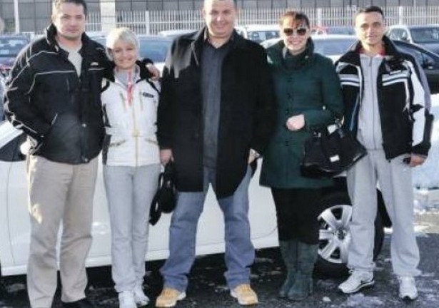 Radnici nagrađeni automobilom Radnici nagrađeni automobilom