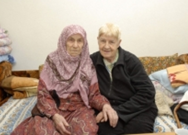 Tanija Delić i Hedija Talić - sestre