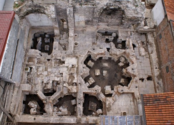 Firuz-begov hamam_ostaci