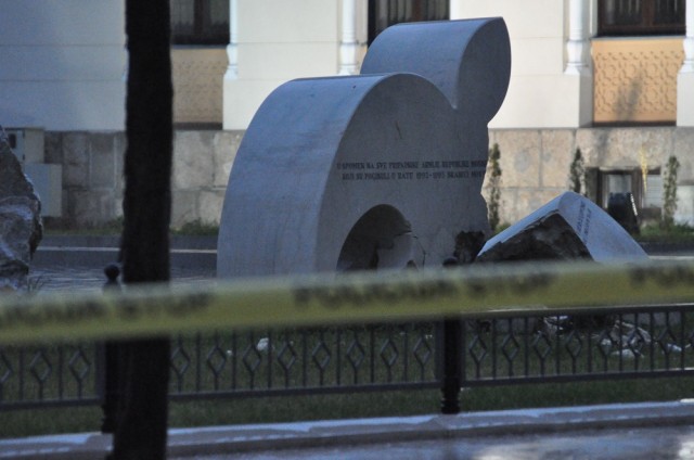 Spomenik pripadnicima Armije BiH u Mostaru dignut u zrak Spomenik pripadnicima Armije BiH u Mostaru dignut u zrak