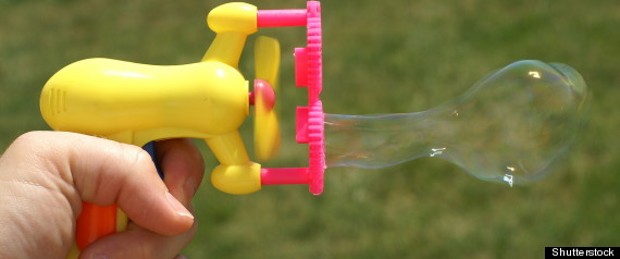 pi&scaron;tolj - baloni od sapunice