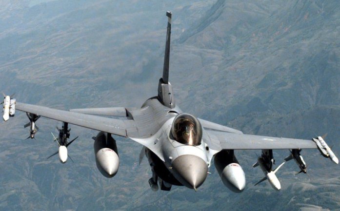 lovac f-16