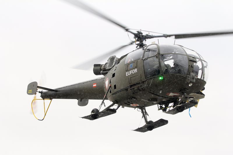 Helikopterom dostavili ček za pomoć djeci, foto: DEPO Portal Helikopterom dostavili ček za pomoć djeci, foto: DEPO Portal