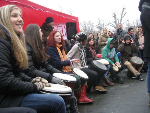 Trg Krajine 'Jedna milijarda ustaje' Trg Krajine 'Jedna milijarda ustaje'