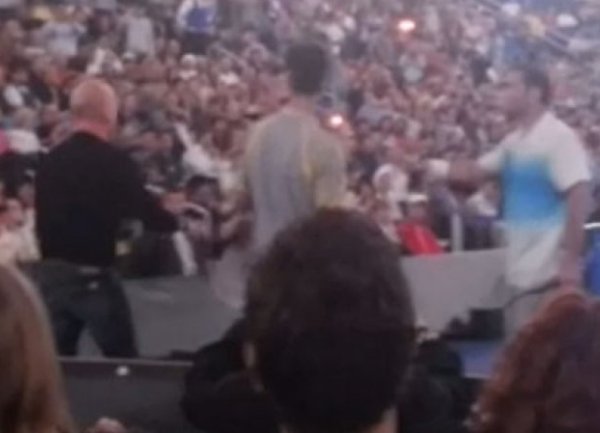 Bruce Willis prekinuo meč Đokovića i Samprasa