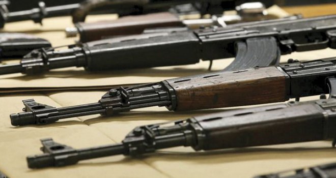 Otkriven na aerodromu: Bišćanin poštom pokušao u SAD poslati puškomitraljez i municiju