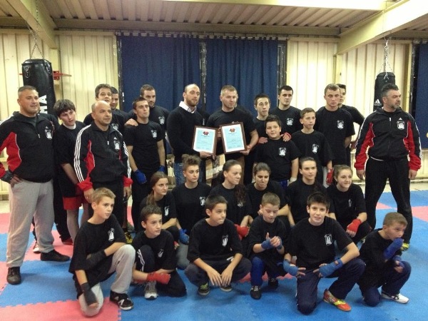 Thomas R._sa mladim bihaćkim sportistima Thomas R._sa mladim bihaćkim sportistima