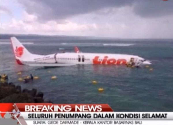 avion zavr&scaron;io u okeanu