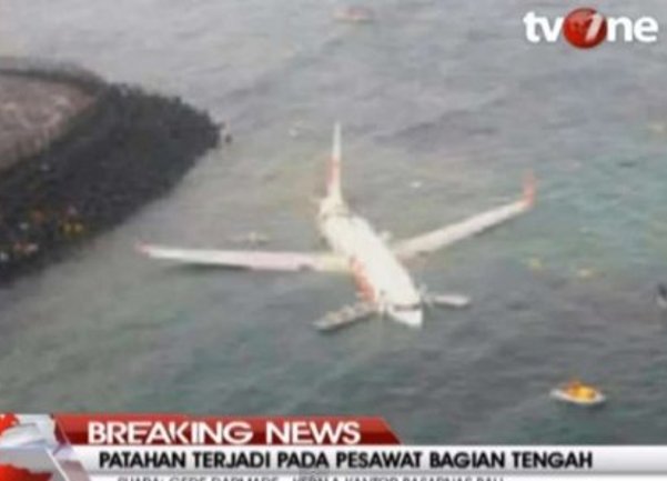 avion završio u okeanu avion završio u okeanu