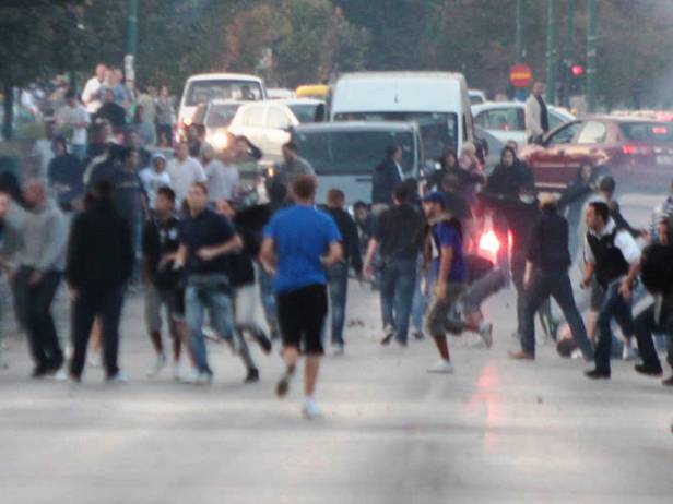 Tuča navijača, ilustracija Tuča navijača, ilustracija