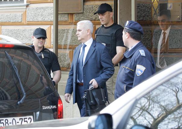 Živko Budimir prilikom izvođenja iz zgrade Predsjedni&scaron;tva 