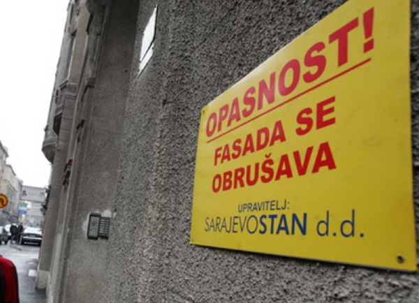 fasada se obru&scaron;ava - upozorenje