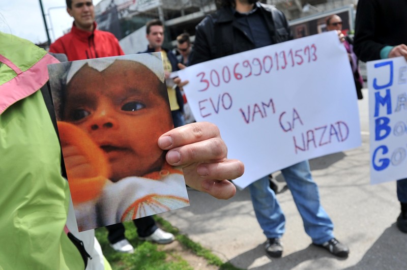 Protesti ispred Parlamenta Protesti ispred Parlamenta