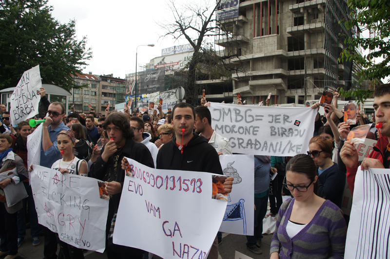 Protesti ispred Parlamenta BiH zbog JMB-a/ Foto: DEPO PORTAL