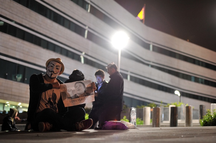 protesti ispred parlamenta jmbg