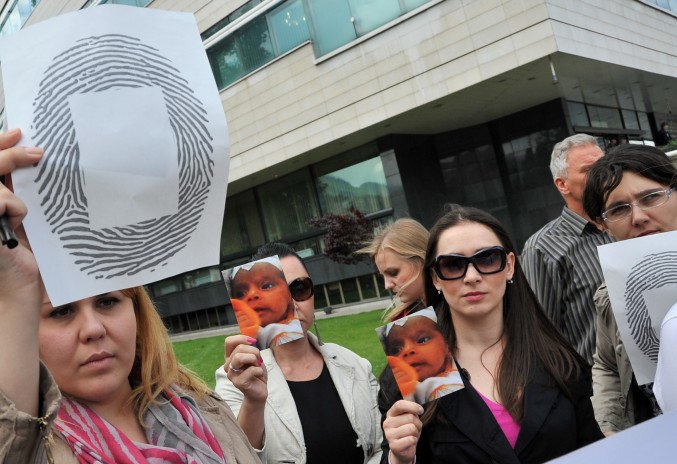Protesti ispred Parlamenta