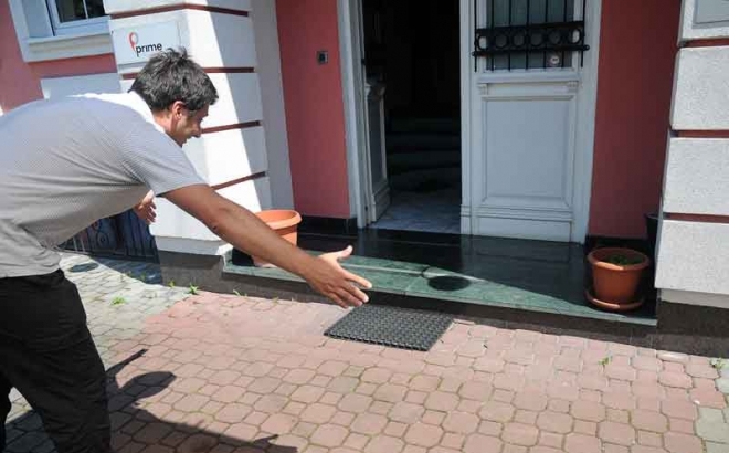 zmije pred vratima zmije pred vratima