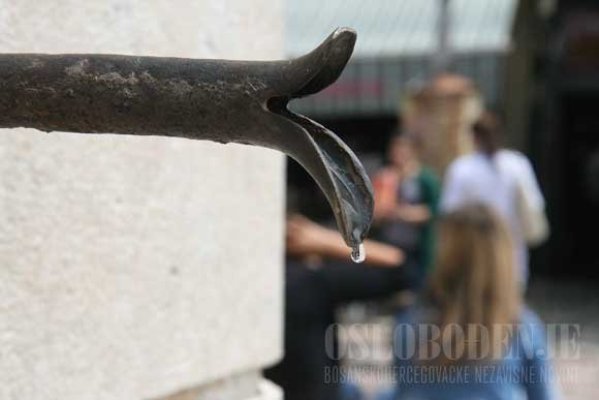 Presu&scaron;ila voda na Sebilju