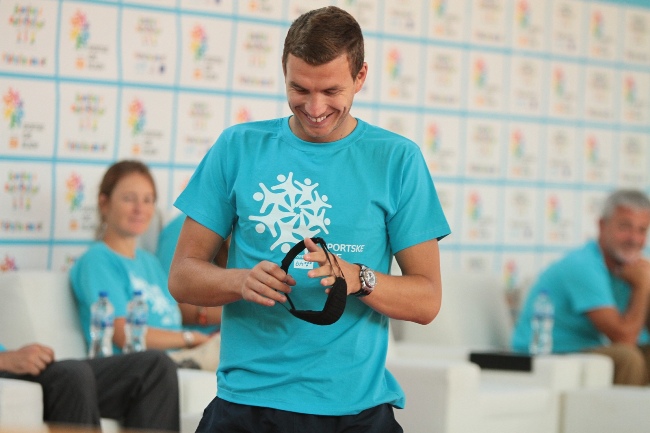 Džeko, Pjanić i Begović odigrali goalball sa bh. mali&scaron;anima