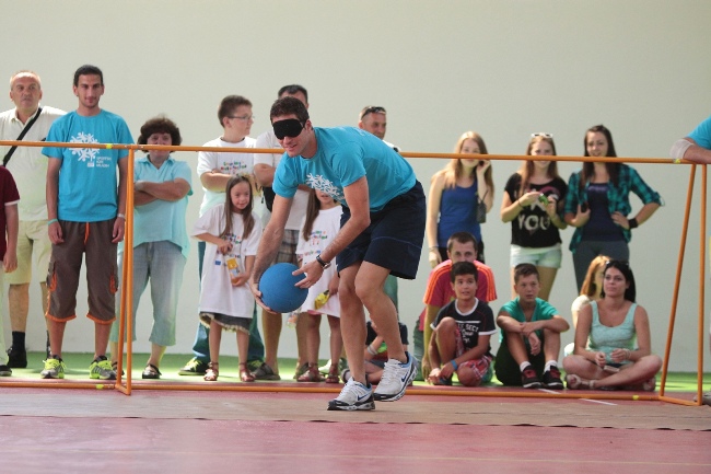 Džeko, Pjanić i Begović odigrali goalball sa bh. mali&scaron;anima