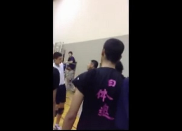 trener &scaron;amara igrača