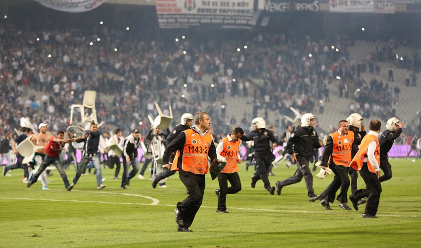 navijači upali na teren u Turskoj navijači upali na teren u Turskoj